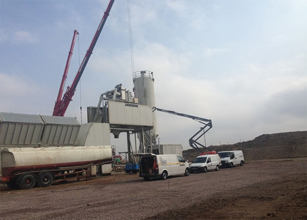 Liebherr concrete batching plant being erected on site